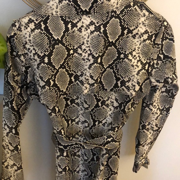 Faux Snake skin trench Coat - Picture 4 of 4